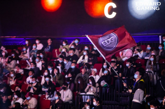 LPL全华班横扫T1展现实力宝蓝助IG复仇